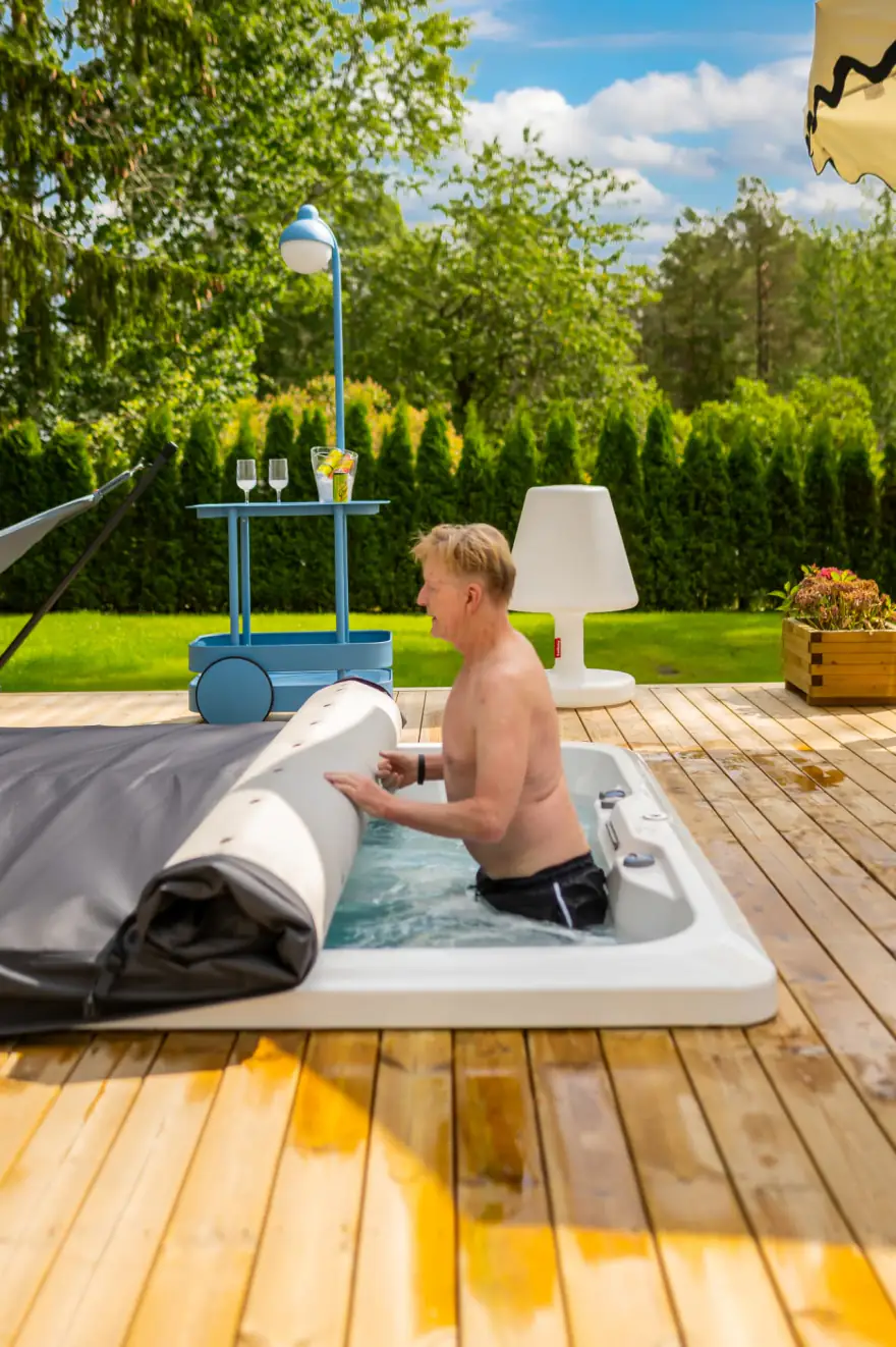 Rullock till swimspa på plats över badet