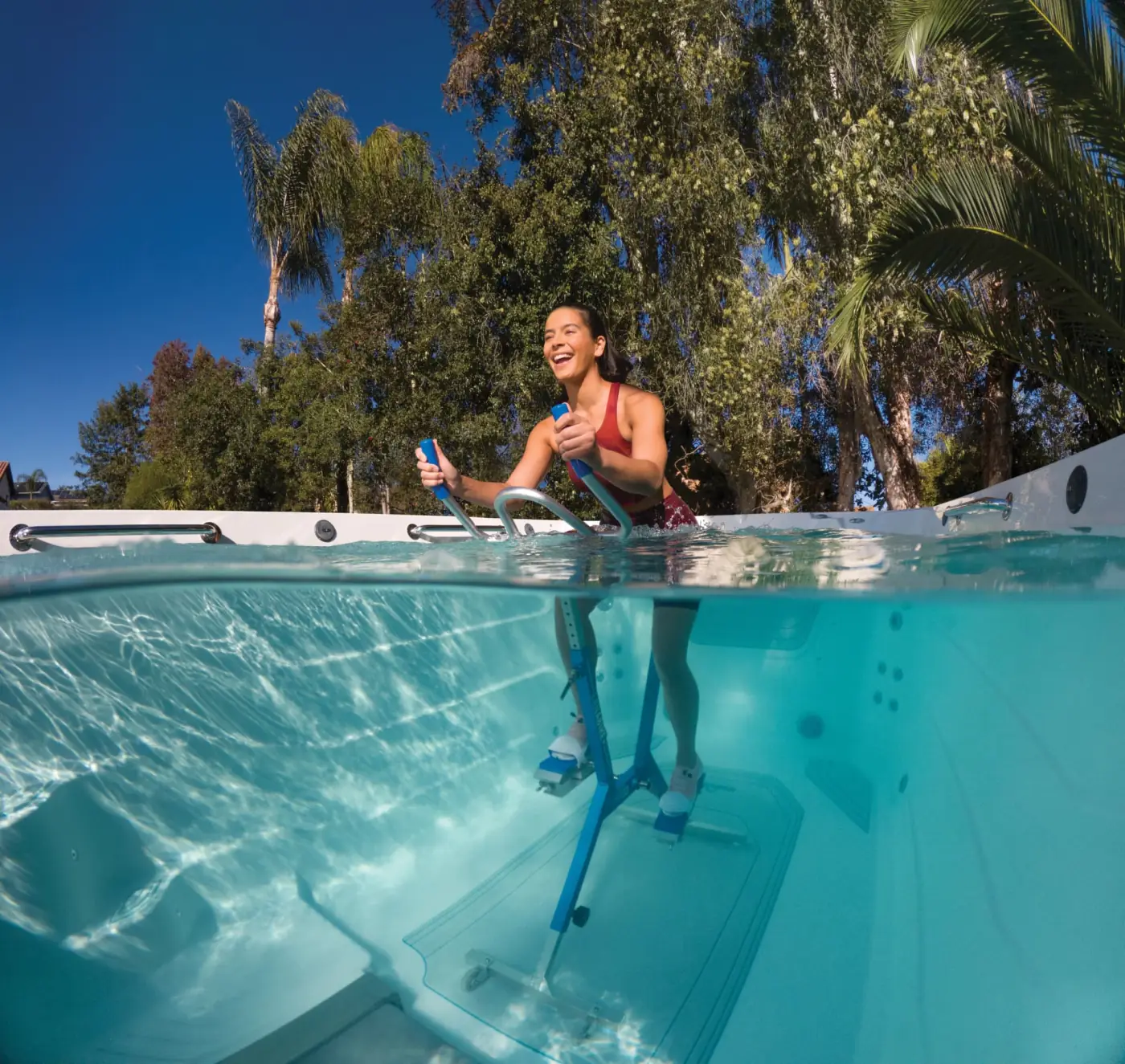 Vattenträning med aquabike i Endless Pools E550 swimspa