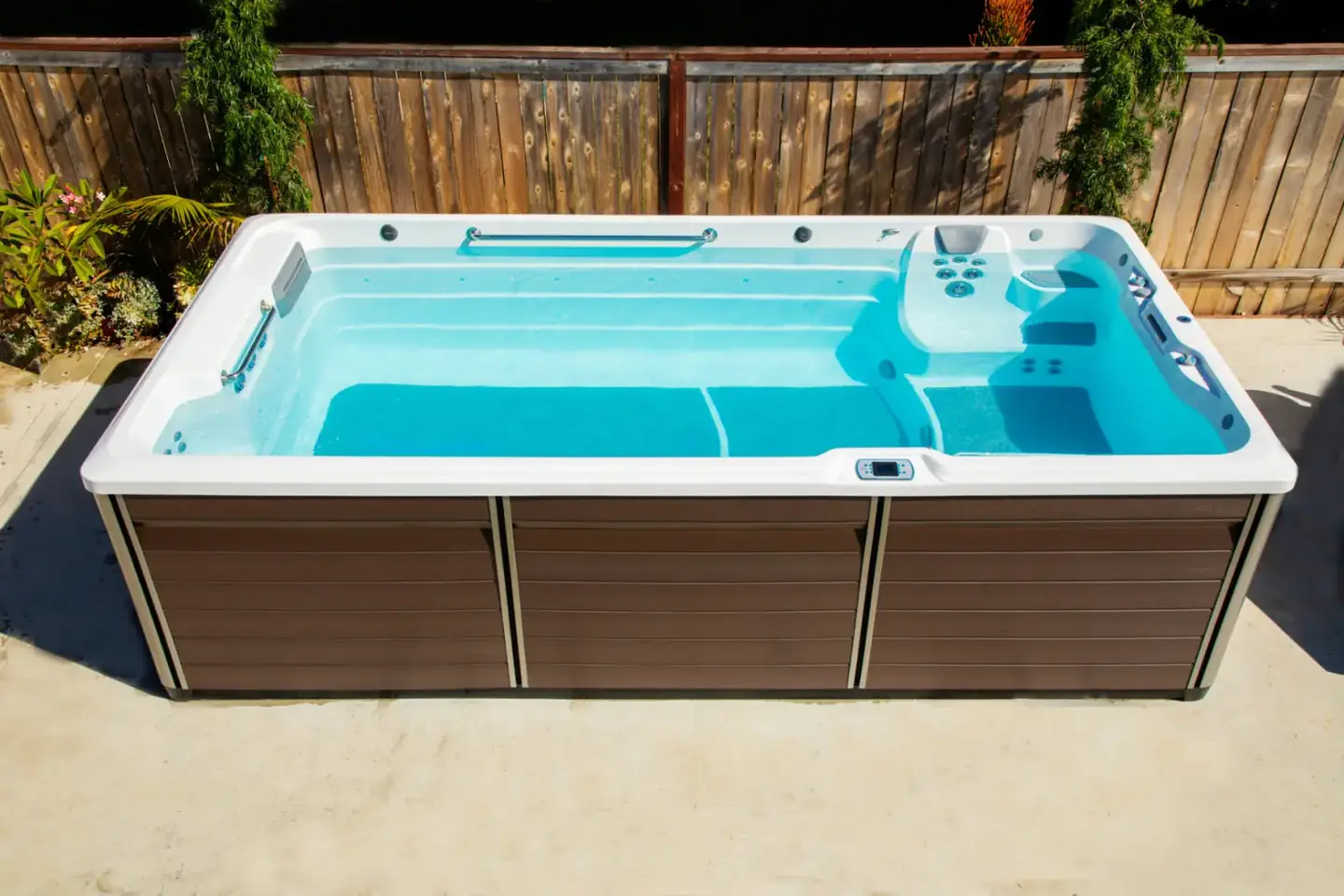 Endless Pools RecSport R500 med öppen yta för familjebad