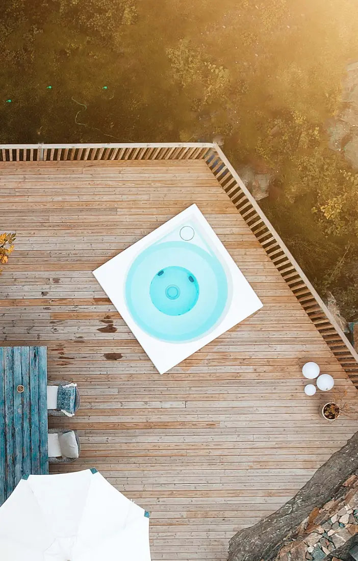Drop Design Spa sett rakt ovanifrån på en trädäck
